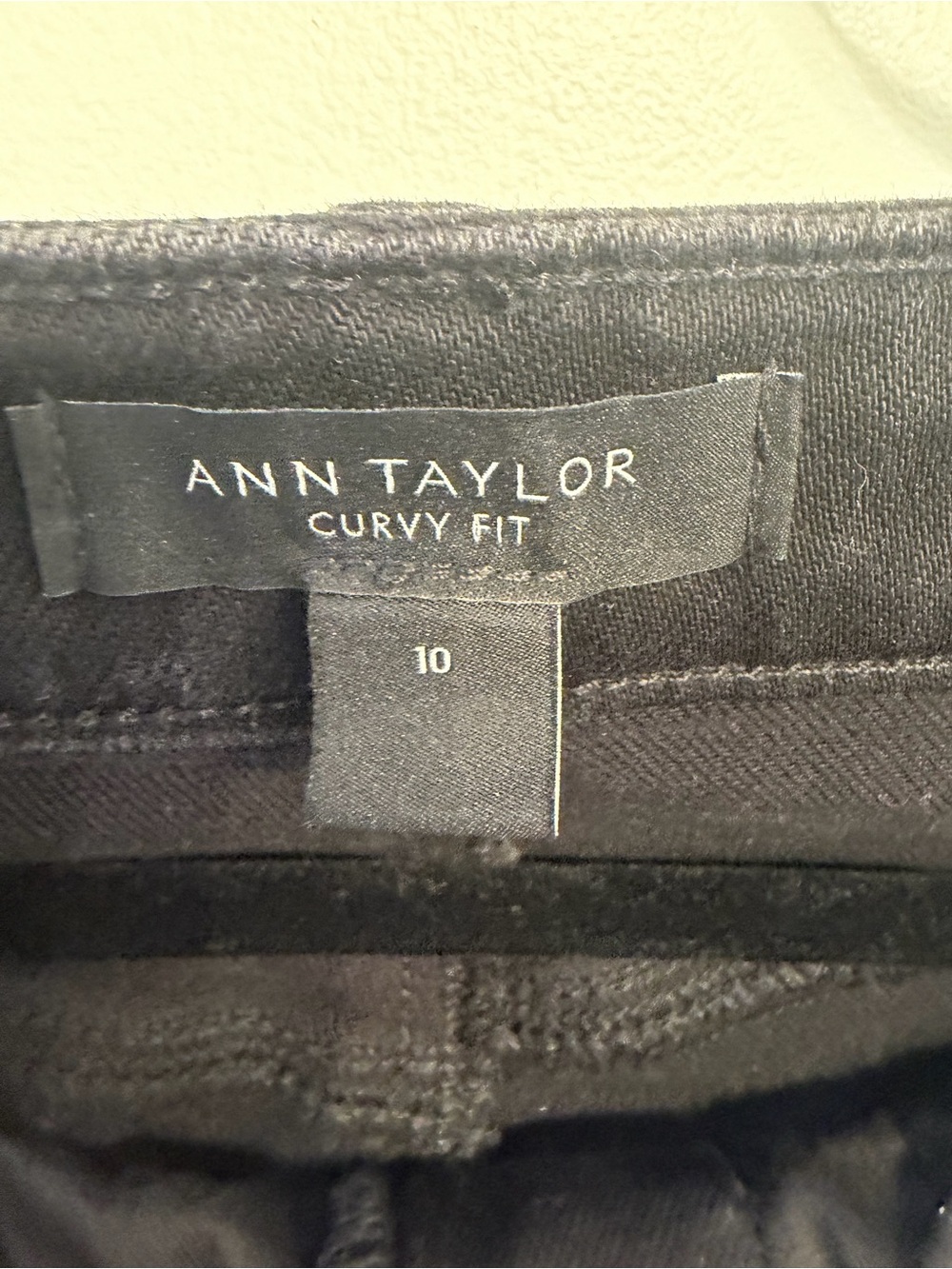 NWOT Ann Taylor Black Boot Cut Curvy Size 10 Jeans - Picture 4 of 7